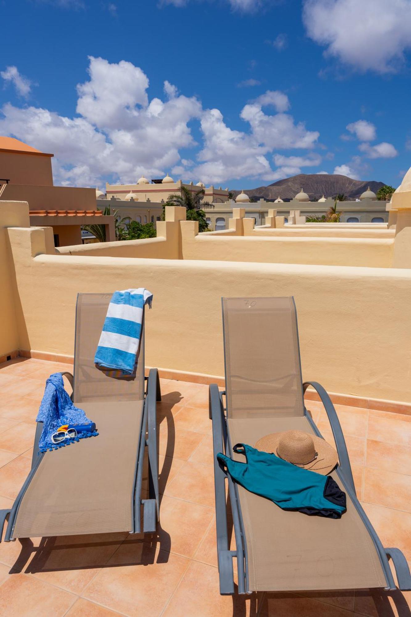 Villas Y Apartamentos El Sultan Corralejo Exterior photo